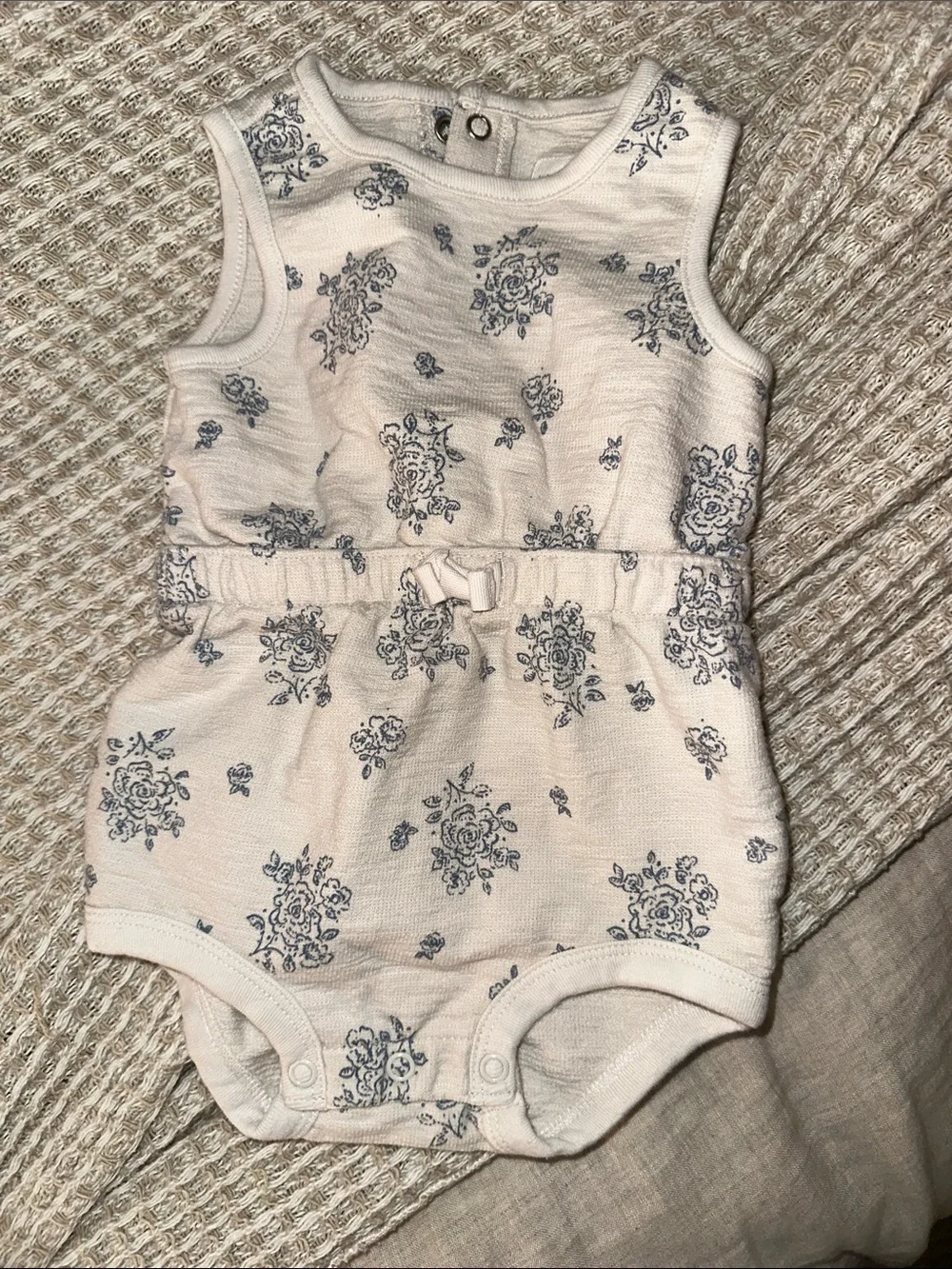 Bundle of 3-6month baby girl outfits